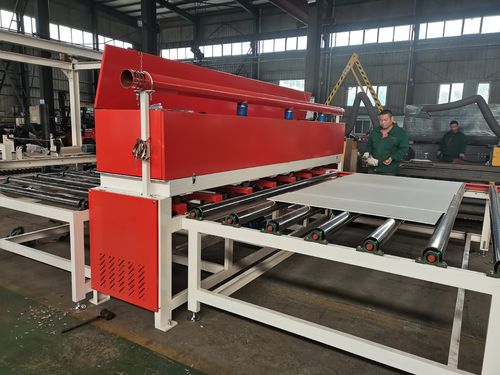 최신 회사 솔루션에 대해 러시아 고객 맞춤형 3미터 석고보드 절단기