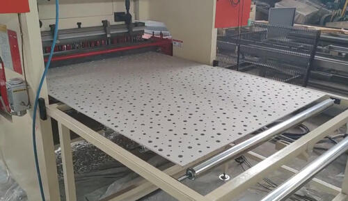 The gypsum board punching machine is to be delivered to the factory in Thailand.