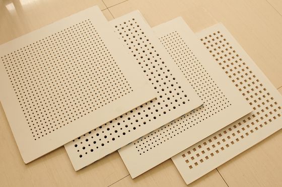 청각적인 천장은 둥글고/정연한 구멍을 위한 장 기공 기계를 타일을 붙입니다
