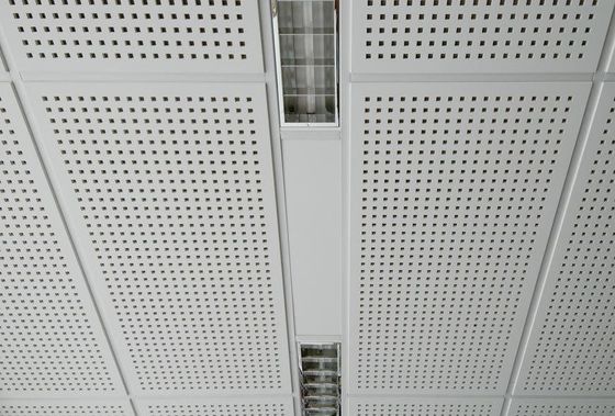 둥글고/정연한 구멍은 금속 장 기계 200T 압력 MDF/HPL 펀치 기계 꿰뚫었습니다