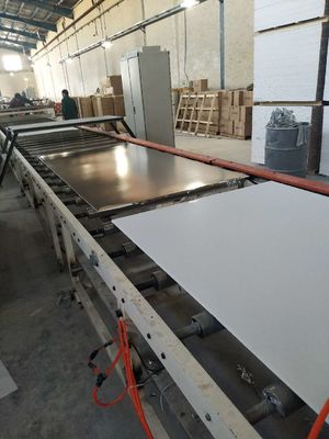 좋은 가격 완전히 자동적인 두 배 옆 석고판 PVC 천장 밀어남 기계 온라인으로
