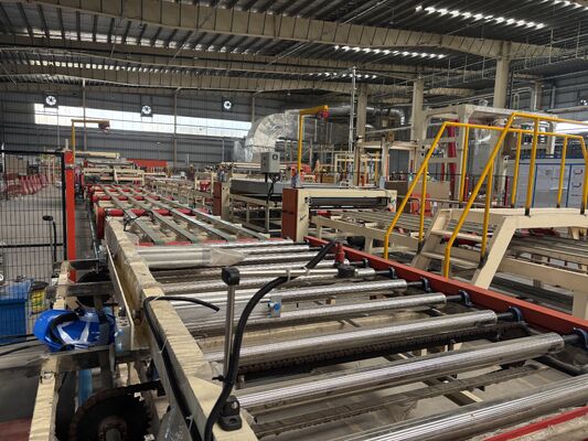 좋은 가격 석고 보드용 자동 PVC 라미네이션 기계, 1300mm 유효 라미네이팅, PLC 시스템, 연간 200만~600만 평방미터 생산 능력 온라인으로