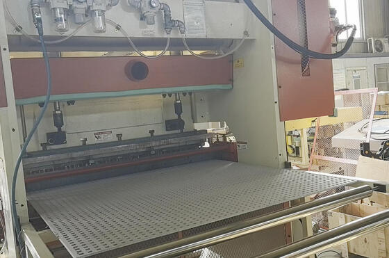 High Speed Hydraulic Punching Machine with 160 KG Punching Pressure for Customizable Hole Shapes in Panels